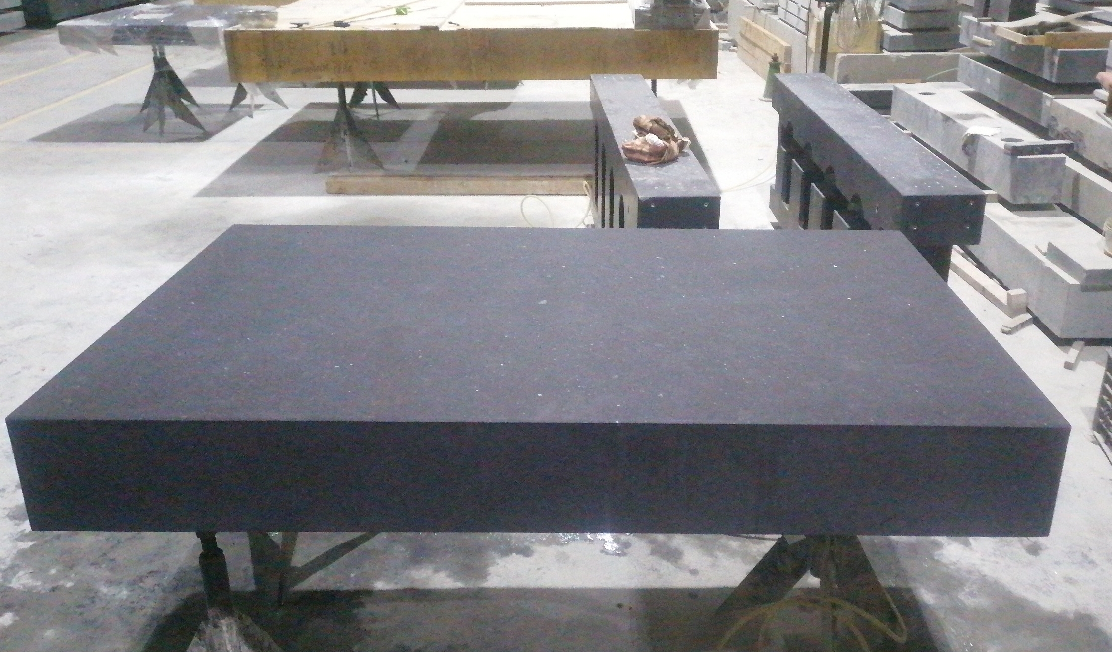 為什么大理石平臺、構(gòu)件等比鑄鐵平板貴